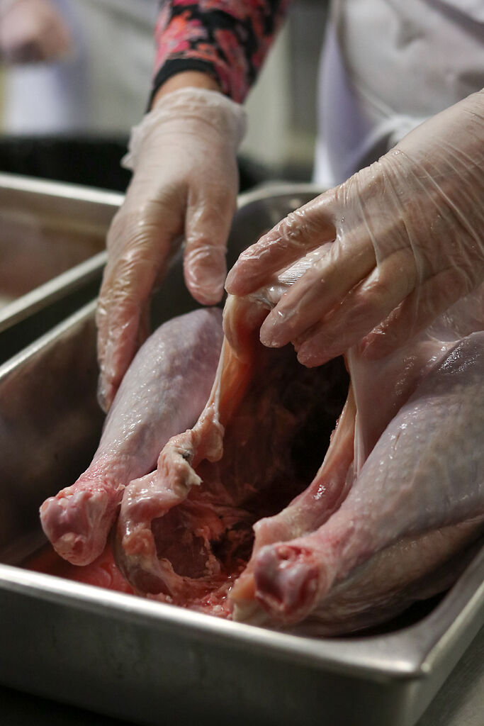 Dail Gates opens up a turkey